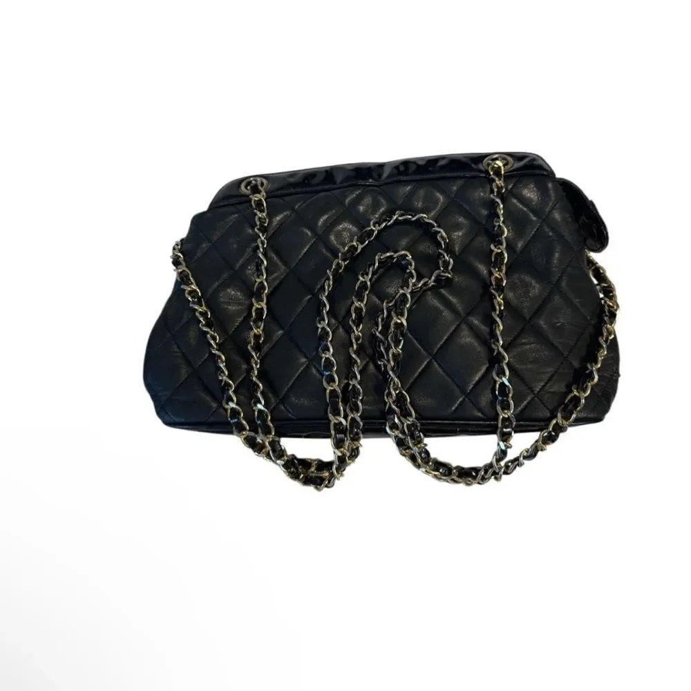 CHANEL Black Quilted Shoulder Bag